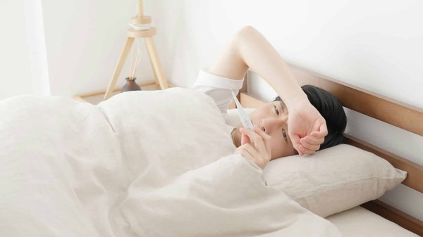 What is the ideal temperature for a pet rabbit's living space?